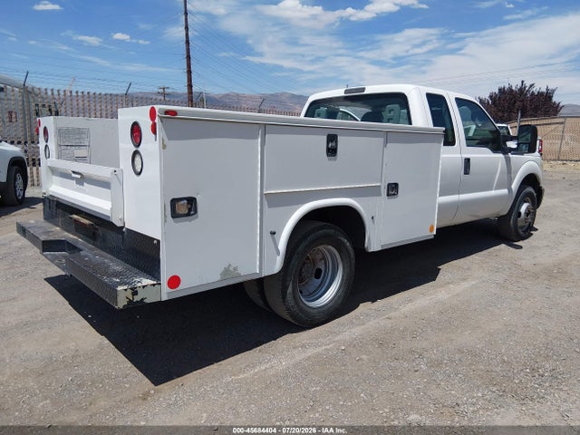 Ford F-350 Chassis Xl 2015 1FD8X3G63FED30846 Image 4