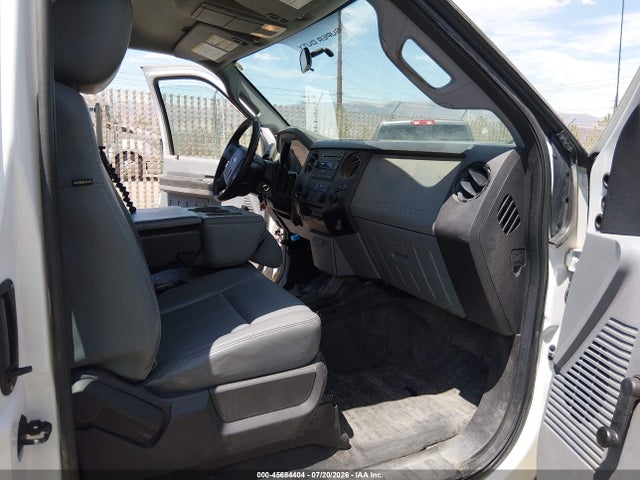 Ford F-350 Chassis Xl 2015 1FD8X3G63FED30846 Image 5