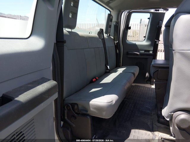 Ford F-350 Chassis Xl 2015 1FD8X3G63FED30846 Image 8