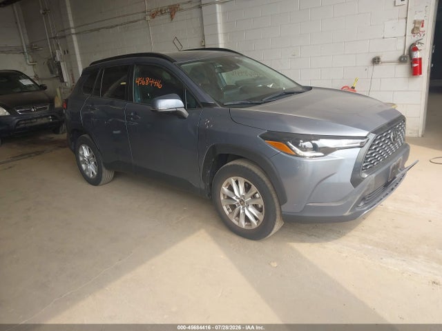 45684416 :رقم المزاد ، 7MUCAABG0NV013979 vin ، 2022 Toyota Corolla Cross Le مزاد بيع