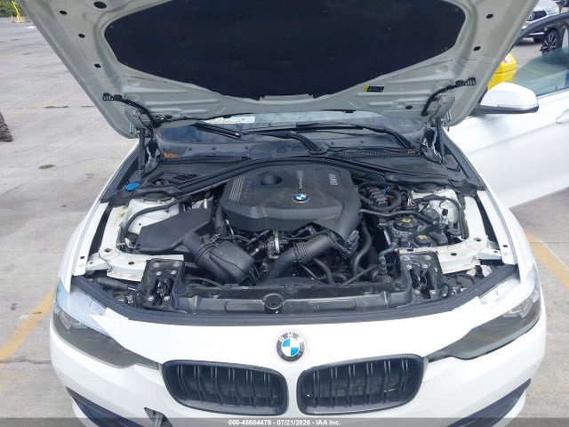 45684479 :رقم المزاد ، WBA8B9G51HNU49296 vin ، 2017 Bmw 3 Series 330i مزاد بيع