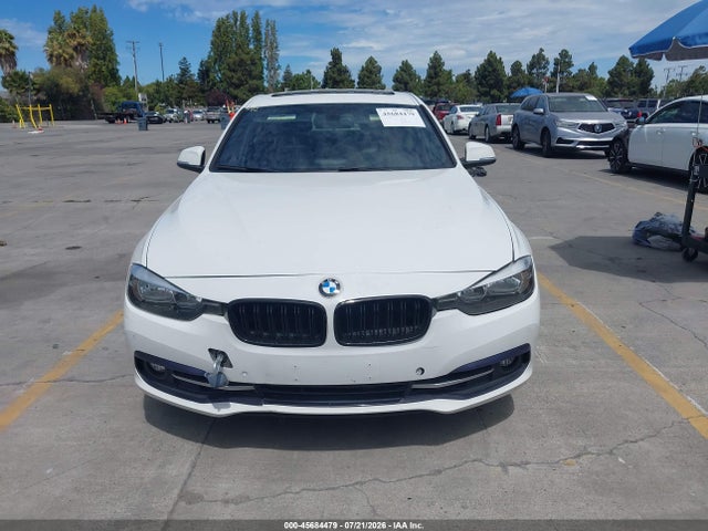 45684479 :رقم المزاد ، WBA8B9G51HNU49296 vin ، 2017 Bmw 3 Series 330i مزاد بيع