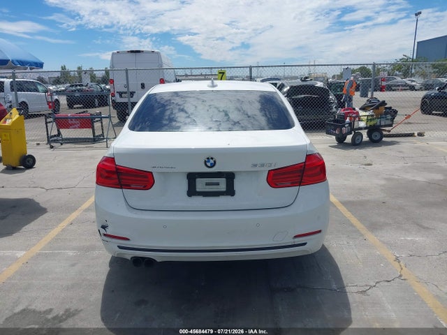 45684479 :رقم المزاد ، WBA8B9G51HNU49296 vin ، 2017 Bmw 3 Series 330i مزاد بيع