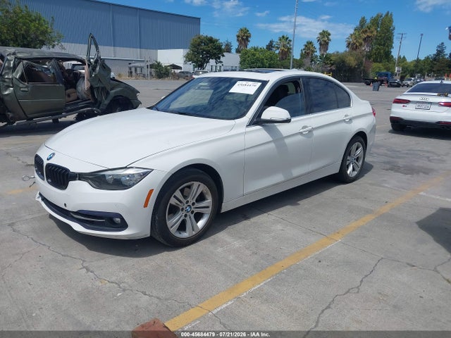 45684479 :رقم المزاد ، WBA8B9G51HNU49296 vin ، 2017 Bmw 3 Series 330i مزاد بيع
