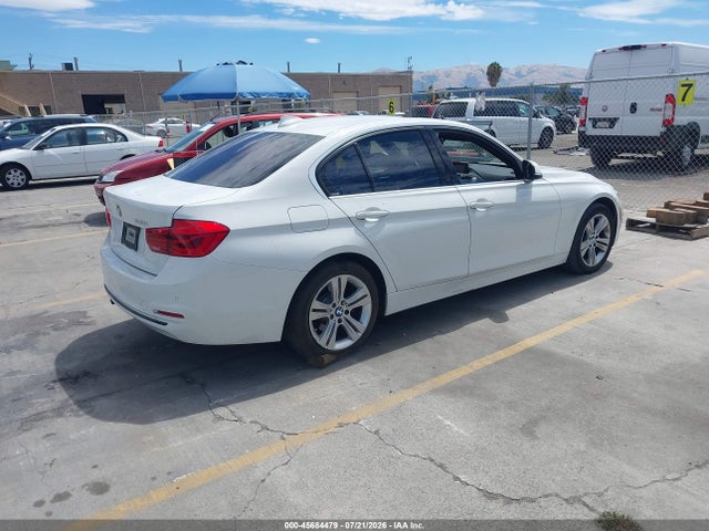 45684479 :رقم المزاد ، WBA8B9G51HNU49296 vin ، 2017 Bmw 3 Series 330i مزاد بيع
