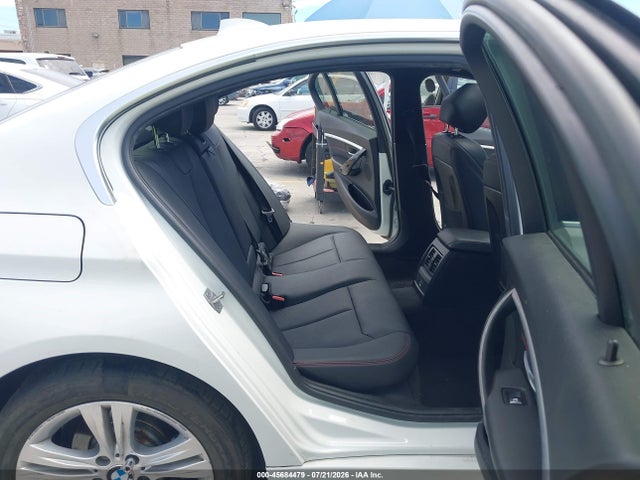 45684479 :رقم المزاد ، WBA8B9G51HNU49296 vin ، 2017 Bmw 3 Series 330i مزاد بيع
