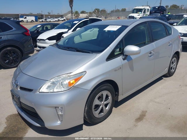 Toyota Prius Three 2015 JTDKN3DU8F1914086 Image 2