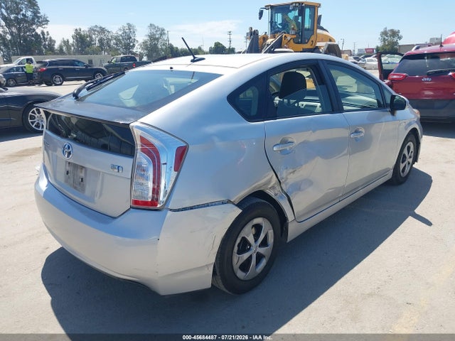 JTDKN3DU8F1914086 Toyota Prius Three