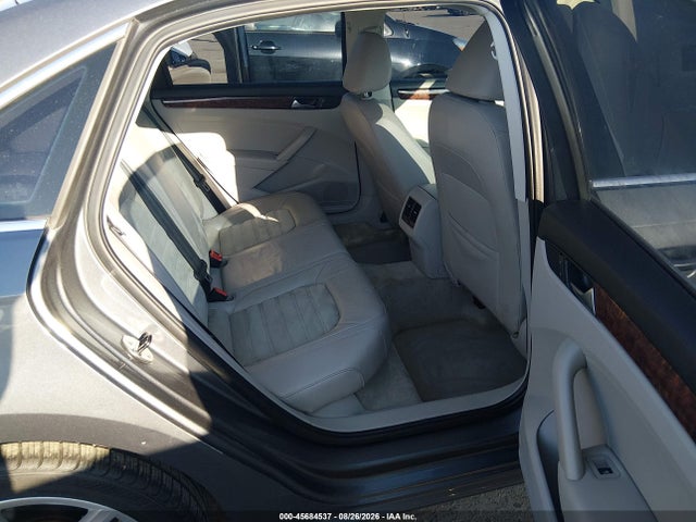 2013 Volkswagen Passat 2.0l Tdi Sel Premium მანქანა იყიდება აუქციონზე, vin: 1VWCN7A33DC084820, აუქციონის ნომერი: 45684537