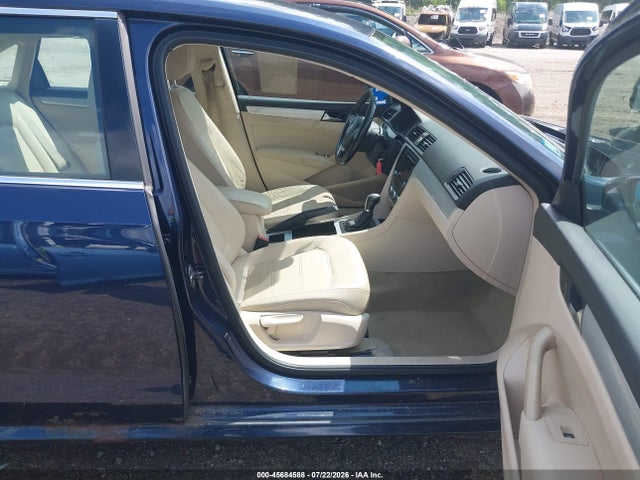 2012 Volkswagen Passat 2.5l Se მანქანა იყიდება აუქციონზე, vin: 1VWBP7A31CC031473, აუქციონის ნომერი: 45684588