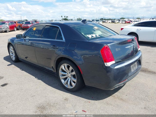 Chrysler 300 Touring 2018 2C3CCAAG1JH327188 Image 3