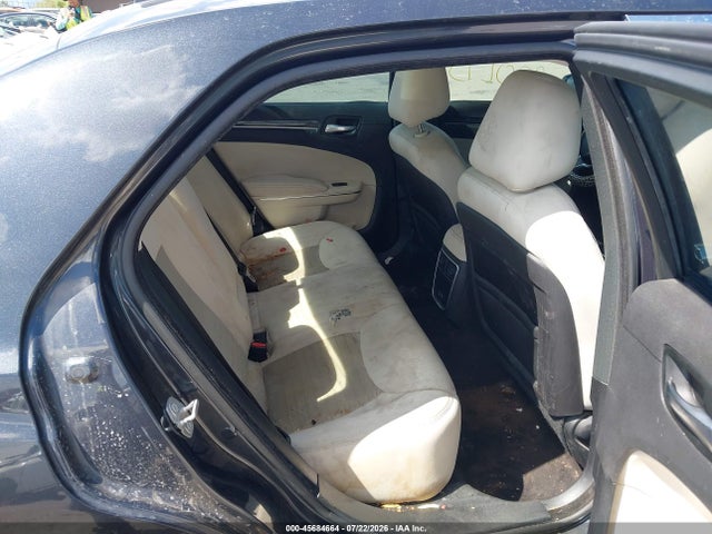 Chrysler 300 Touring 2018 2C3CCAAG1JH327188 Image 8