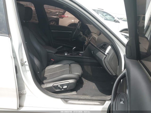 45684746 :رقم المزاد ، WBA8D9C30HA005428 vin ، 2017 Bmw 330i Xdrive مزاد بيع