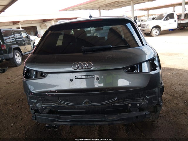 WA1BCCFSXJR021102 Audi Q3 2.0t Premium/2.0t Sport Premium
