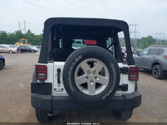 1C4BJWDG6FL518041 Jeep Wrangler Unlimited Sport
