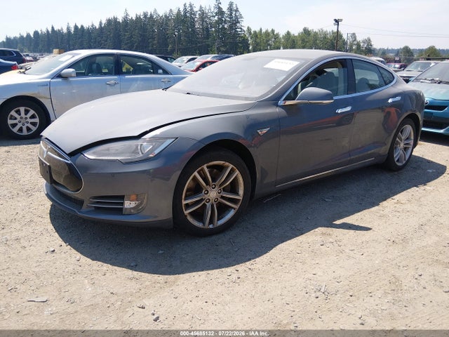 Tesla Model S P85 2014 5YJSA1H15EFP32710 Image 2