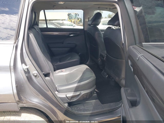 Toyota Highlander Limited 2021 5TDYZRAH3MS536266 Image 8