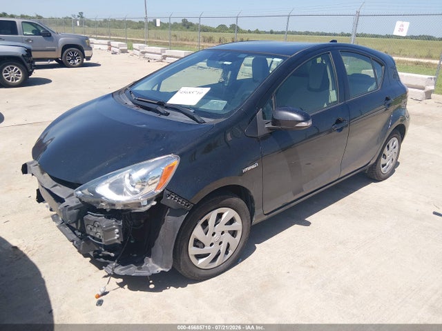 Toyota Prius C One 2015 JTDKDTB34F1102068 Image 2