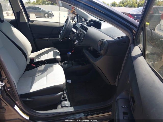 Toyota Prius C One 2015 JTDKDTB34F1102068 Image 5