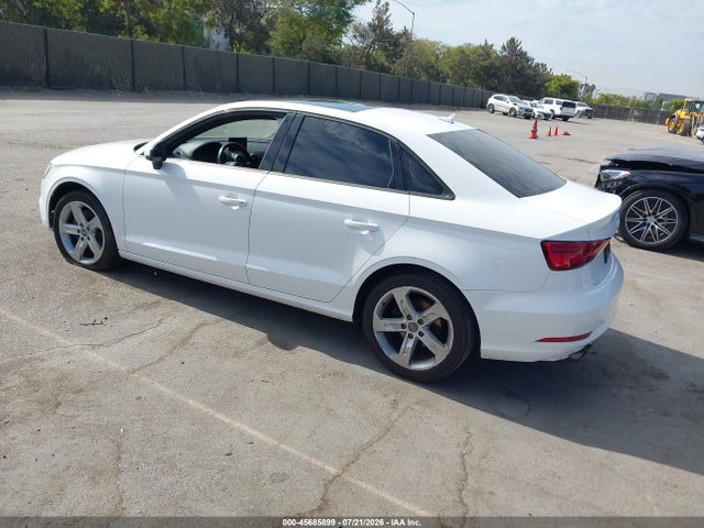 2017 Audi A3 Premium მანქანა იყიდება აუქციონზე, vin: WAUAUGFF4H1039285, აუქციონის ნომერი: 45685899
