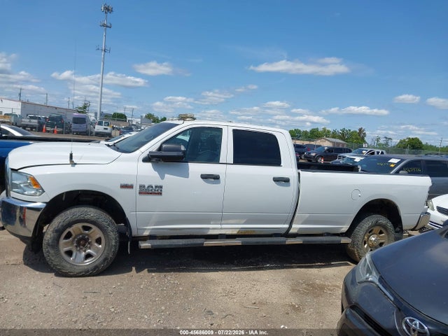 45686009 :رقم المزاد ، 3C6UR5HJ9HG600922 vin ، 2017 Ram 2500 Tradesman  4x4 8' Box مزاد بيع