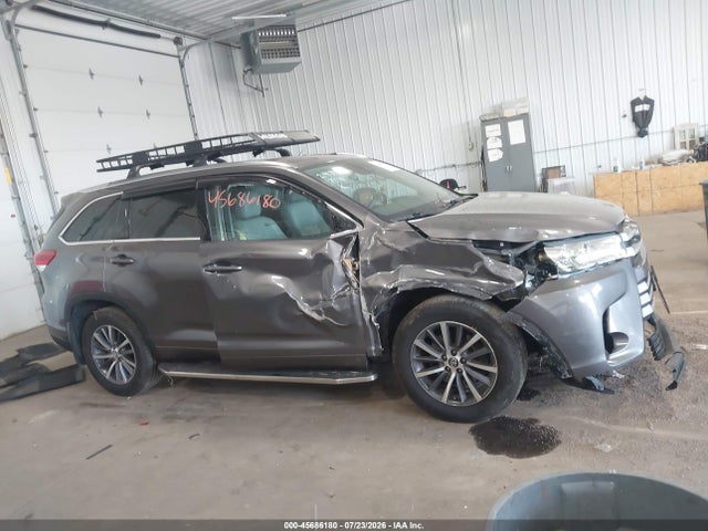 Продажа на аукционе авто 2017 Toyota Highlander Xle, vin: 5TDJZRFH8HS456915, номер лота: 45686180