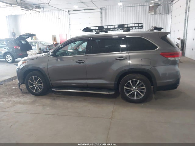 Продажа на аукционе авто 2017 Toyota Highlander Xle, vin: 5TDJZRFH8HS456915, номер лота: 45686180