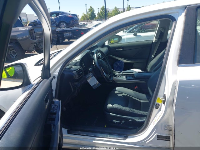 Lexus IS 300 2018 JTHBA1D29J5063849 Image 5