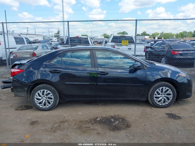 45686490 :رقم المزاد ، 2T1BURHE9JC058634 vin ، 2018 Toyota Corolla Le مزاد بيع