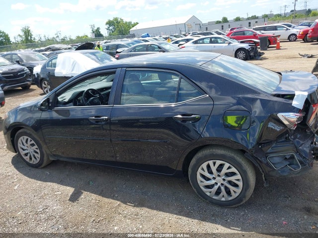45686490 :رقم المزاد ، 2T1BURHE9JC058634 vin ، 2018 Toyota Corolla Le مزاد بيع