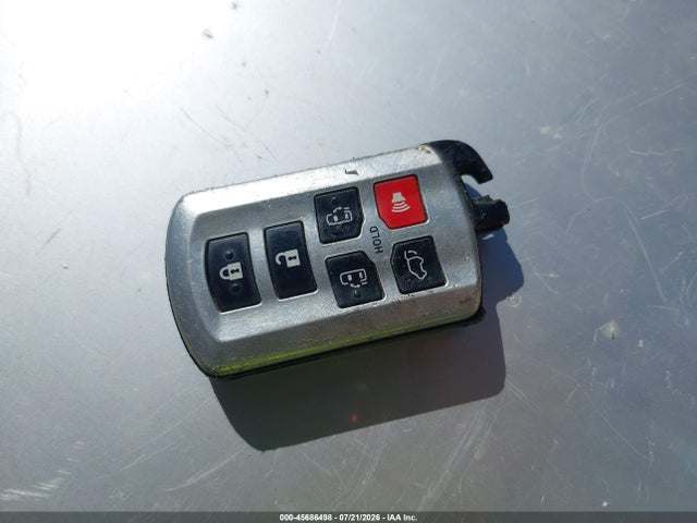 5TDYK3DC8ES482319 Toyota Sienna Xle V6 8 Passenger