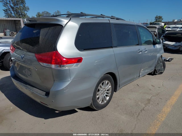 5TDYK3DC8ES482319 Toyota Sienna Xle V6 8 Passenger