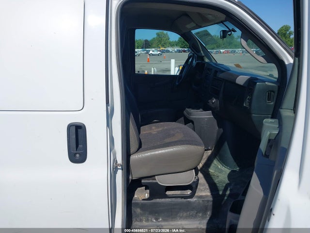 GMC Savana 2500 Work Van 2018 1GTW7AFG8J1911527 Image 5