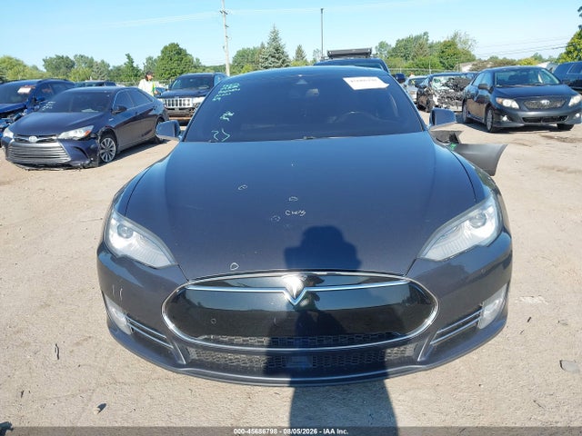 45686798 :رقم المزاد ، 5YJSA1H24FF098185 vin ، 2015 Tesla Model S مزاد بيع