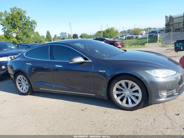 45686798 :رقم المزاد ، 5YJSA1H24FF098185 vin ، 2015 Tesla Model S مزاد بيع