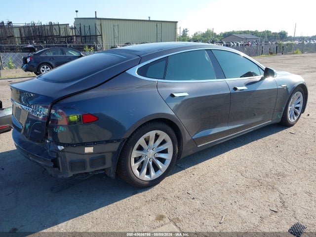 45686798 :رقم المزاد ، 5YJSA1H24FF098185 vin ، 2015 Tesla Model S مزاد بيع