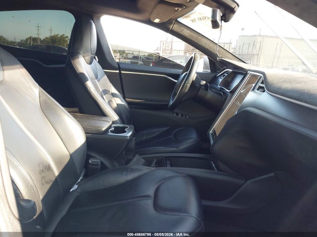 45686798 :رقم المزاد ، 5YJSA1H24FF098185 vin ، 2015 Tesla Model S مزاد بيع