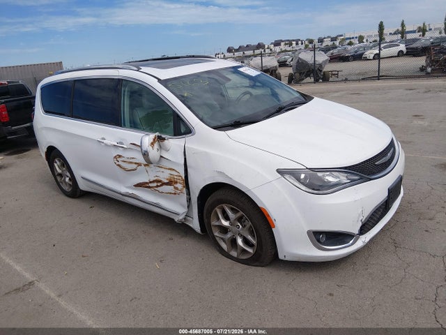 Auction sale of the 2017 Chrysler Pacifica Limited, vin: 2C4RC1GG8HR505163, lot number: 45687005
