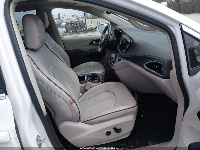 Chrysler Pacifica Limited 2017 2C4RC1GG8HR505163 Image 5
