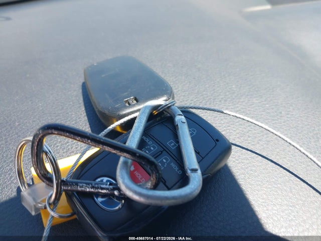 5TDKSKFC6NS071725 Toyota SIENNA LE