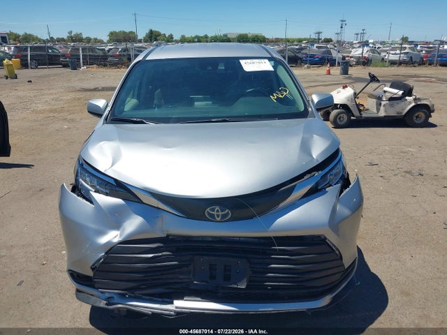 5TDKSKFC6NS071725 Toyota SIENNA LE