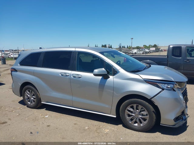 5TDKSKFC6NS071725 Toyota SIENNA LE