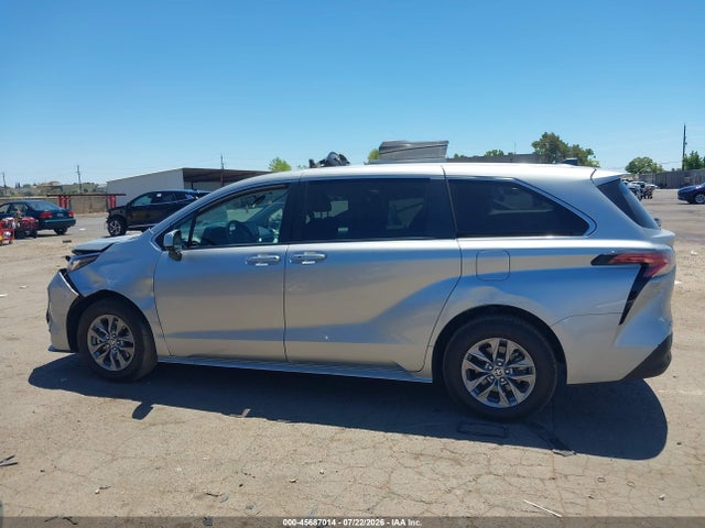 5TDKSKFC6NS071725 Toyota SIENNA LE