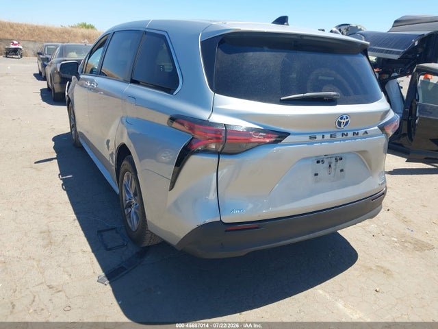 5TDKSKFC6NS071725 Toyota SIENNA LE