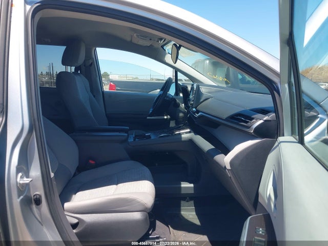 5TDKSKFC6NS071725 Toyota SIENNA LE