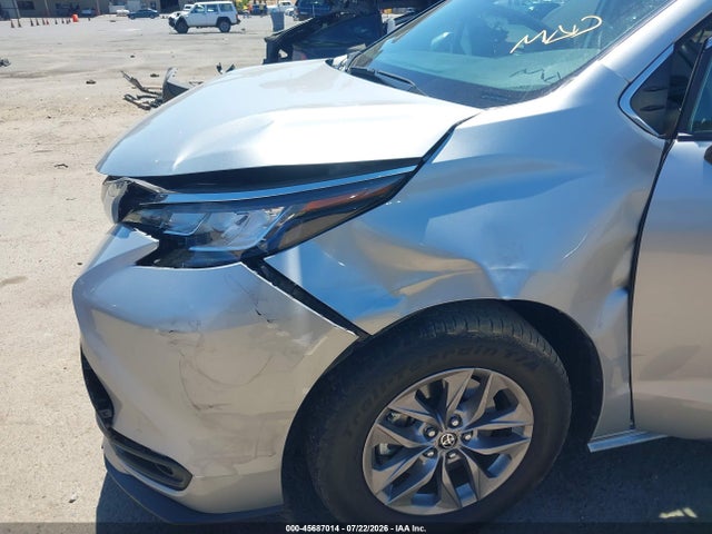5TDKSKFC6NS071725 Toyota SIENNA LE
