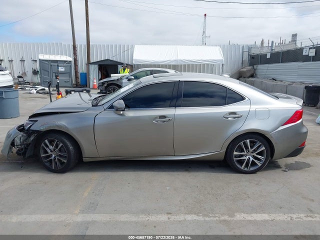 Lexus IS 300 2018 JTHBA1D22J5075213 Image 15