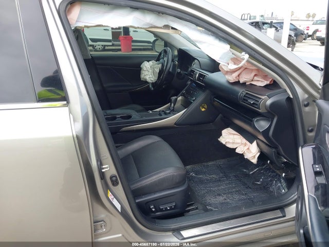Lexus IS 300 2018 JTHBA1D22J5075213 Image 5