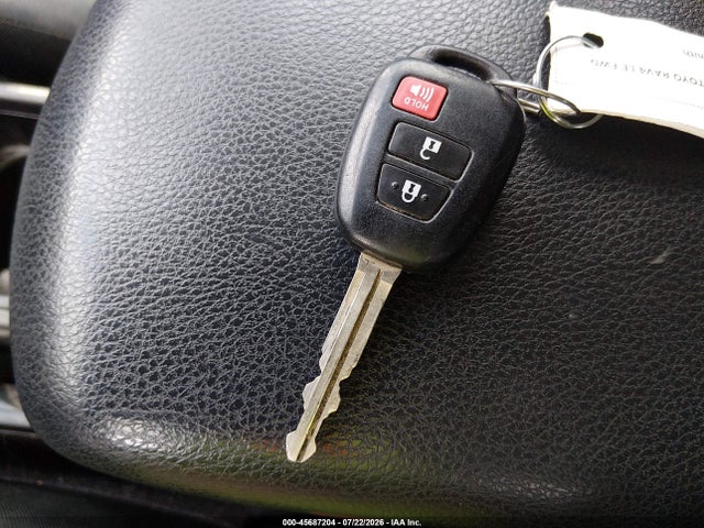 Toyota RAV4 LE 2016 JTMZFREV6GD090546 Image 11
