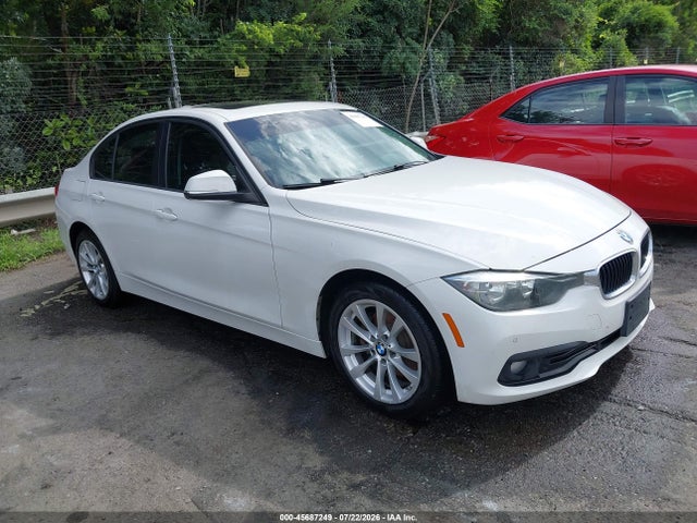 45687249 :رقم المزاد ، WBA8E5G57GNT93038 vin ، 2016 Bmw 320i Xdrive مزاد بيع